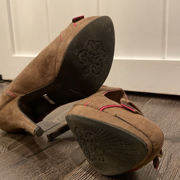 6 1/2 NWOT suède shoes - Picture 3 of 6